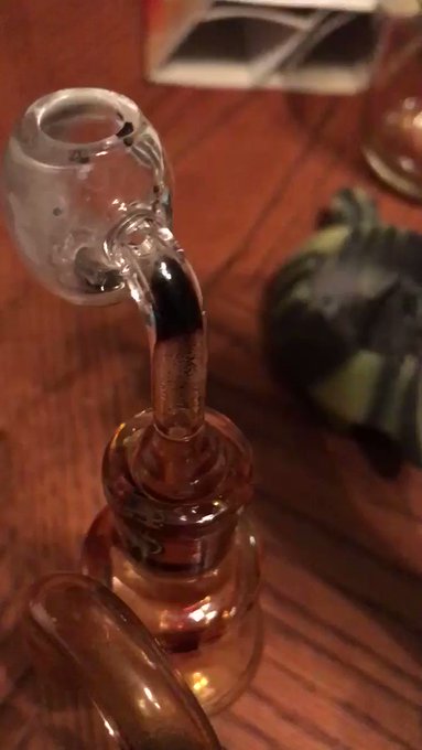 Needed my #THC. #liveresin #concentrates #Sissyclub #crossdressinglife https://t.co/kdJZVFOot8