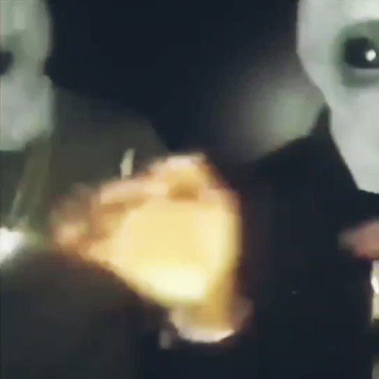 Who should I feature ?
Tag an artist you think would kill this.
👽🌊
Snippet from my safe-house.
#Area51