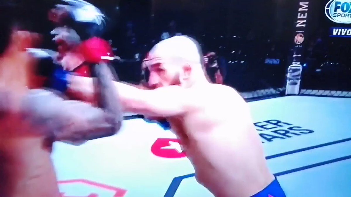 @CharlesDoBronxs uuufff ese 1er golpe dejó a Gordon viendo al público. Enhorabuena. @mariodelgadorzm @SalasJiujitsu @GersonMarlon #ProhibidoParpadear #UFCxFOX #UFCSaoPaulo #UFCSP
