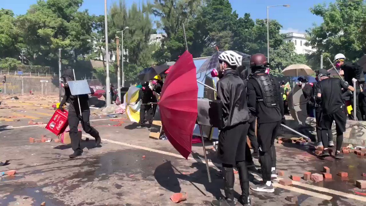 Breaking: Hundreds of protesters stream out of Poly U to defend their lines against riot police after a fitful night. Authorities are desperate to clear the last holdout university redoubt in HK with the Cross Harbour tunnel still blocked #HK #HongKongProtests #StandwithHK