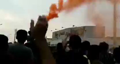 40 years ago, khomeini came to power with the promise of free water & electricity. He fooled many. But today, those cheated ppl, express their regret by chanting slogans like "Reza Shah, bless your soul!"#IranProtests#ایران_ینتفض