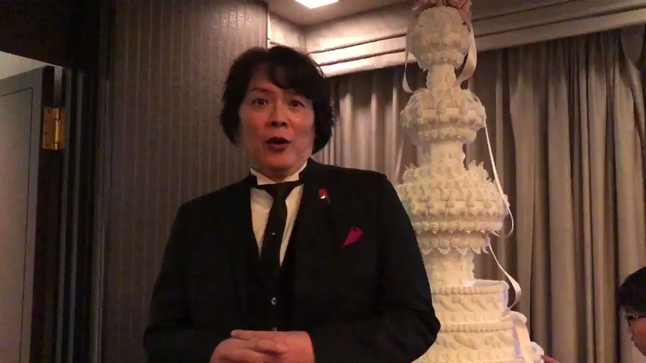 炭火やきとり一石二鳥 千歳 テイクアウト専門 披露宴の司会の方がなんと ディズニーのパレードのナレーションもしている声優の 村瀬克輝 さん Katsuki Murase で凄く盛り上げてくれました イケボでやきとり一石二鳥の宣伝 をしていただきました