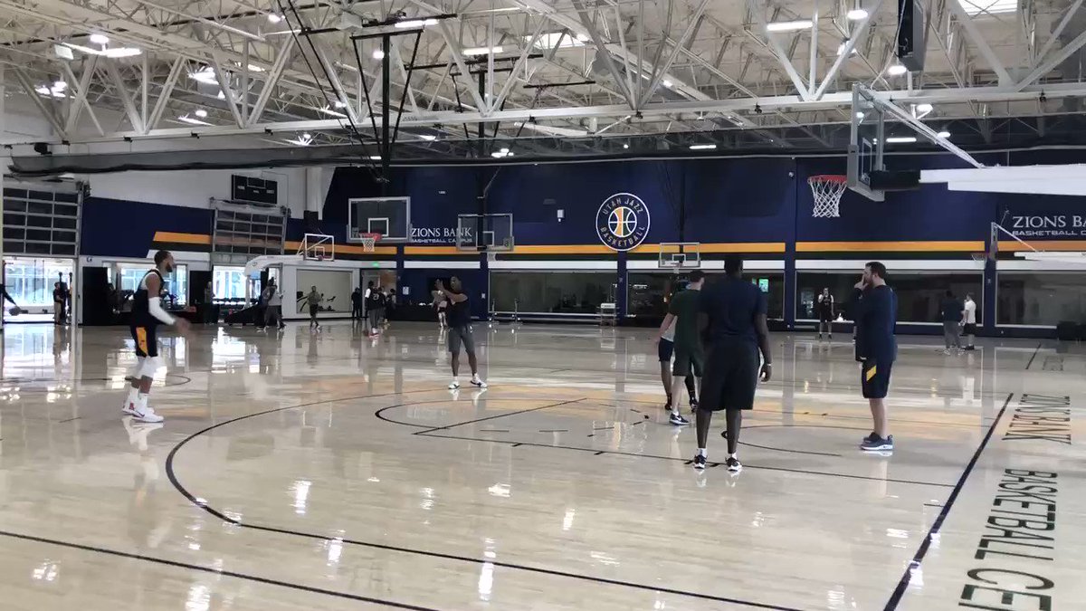 You’re never going to see this in a game, but @rudygobert27 can do it. #TakeNote