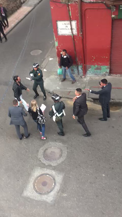 Alguien sabe de estas imágenes? Me dicen que son de hoy. Quisiera saber qué pasó con esta persona que pedía ayuda.
