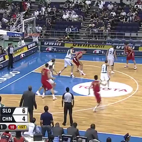 Vintage @YaoMing ๐ฅ! 36 points, 10 rebounds, 1 assist and 4 blocks for China ๐จ๐ณ v Slovenia ๐ธ๐ฎ at the 2006 #FIBAWC!โฃ
โฃ
๐บ Watch the full game at 15:00 CET on Thursday at http://YouTube.com/FIBAย !