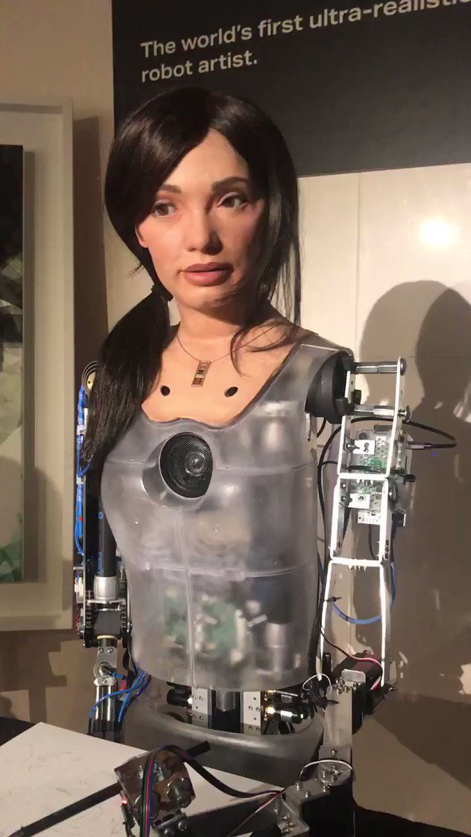 Having a lovely conversation with #aidarobot @AbuDhabiArt #art #abudhabiart #robot #artist