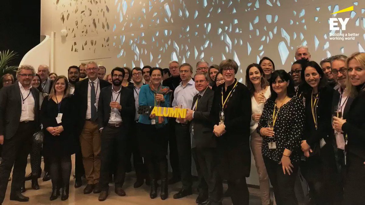 La famille #EY et #EYAlumni ESS réunie pour cette 2ème édition sur l'éducation avec les témoignages passionnants et l'enthousiasme communicatif de nos 3 intervenants Alumni Sara Llort, @AEAIntll, philippe boutot, @CoupDePouceAsso et David Crepy, @Fondsef #TellmEY