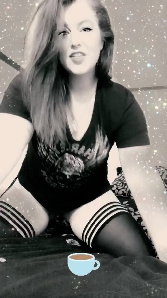 Model - Scarlett Cumming cigarettes