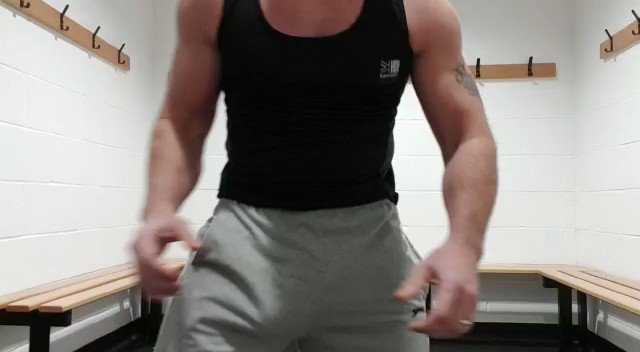 Head to https://t.co/HTNjE0PjEA for more of this hung muscle daddy! Pure cock worship!@SteveMuscleFam