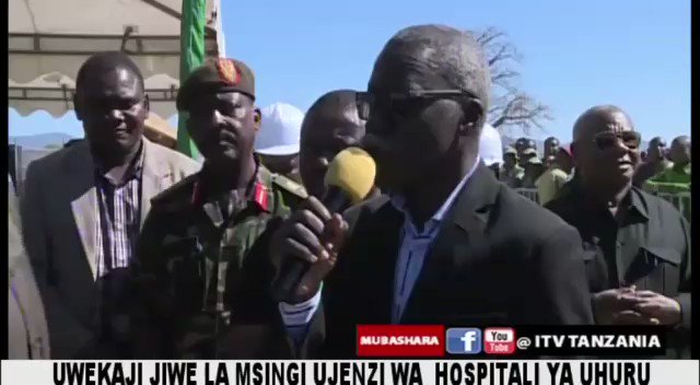 Nashukuru sana bado kuna Watanzania wenye kujali weledi ( professionalism ) kama huyu. Anajibu bila woga na kwa ufasaha mpaka Amiri Jeshi Mkuu anakosa maswali wala mifano ya kujenga hoja zake. Natumai Rais @MagufuliJP atakuwa amejifunza kusikiliza wataalamu