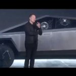 テスラ、防弾仕様車に鉄球投げたら割れちゃったよＨａｈａｈａ!