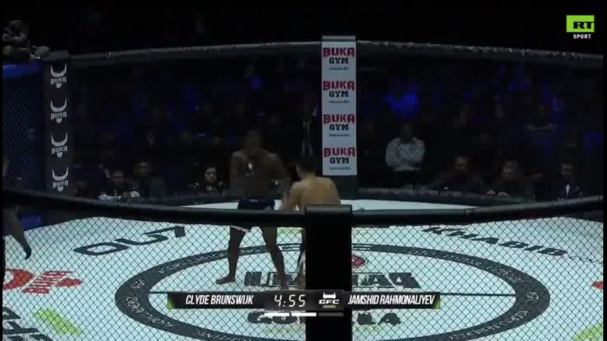 Successful MMA debut for Dutch kickboxing star Clyde Brunswijk. Brutal 2nd round KO. Nearly landed that soccer kick. #GFC20