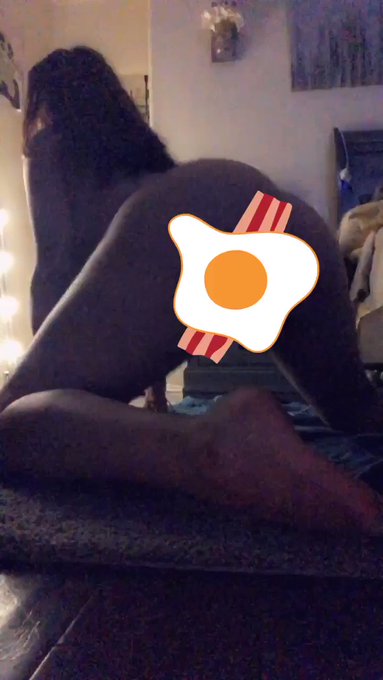 That thang moving ... https://t.co/EBIPhyhniL ??? https://t.co/ZNeCBXhkwR