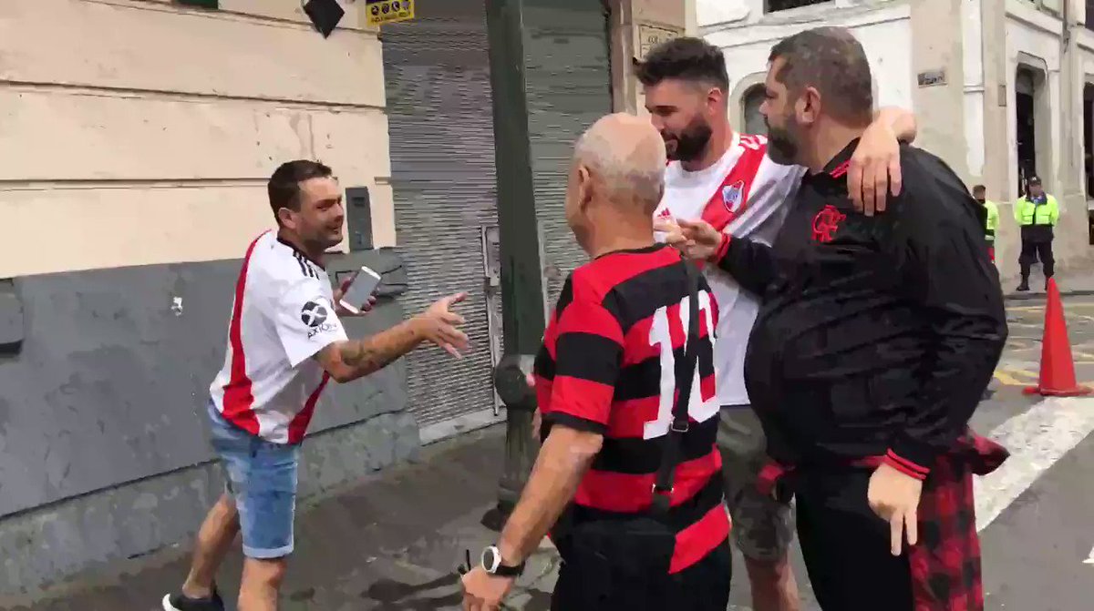 Encontro com torcedores do River.@PaparazzoRN @casseta