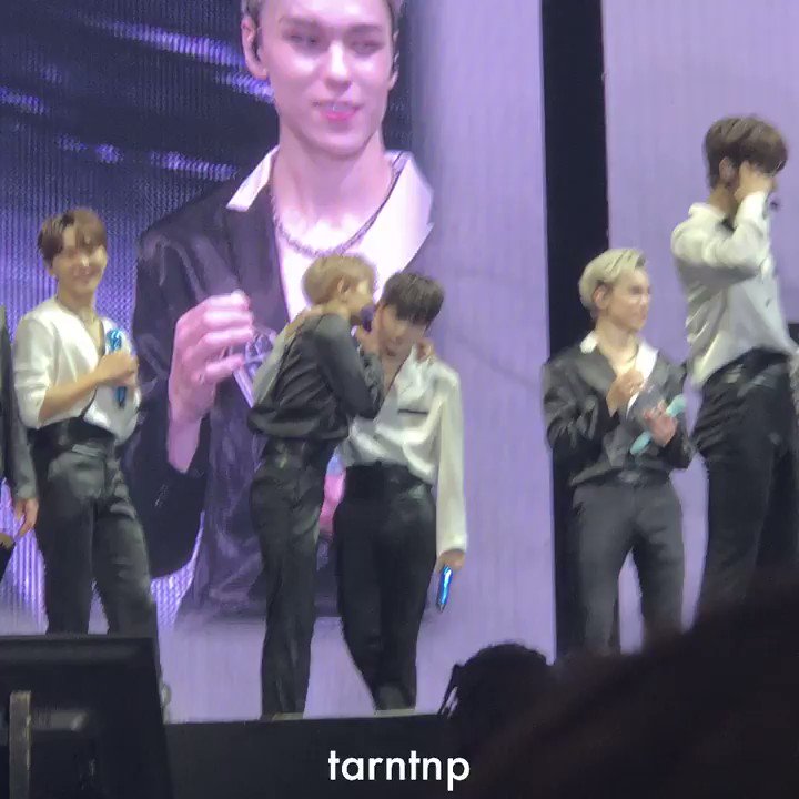 熱い友情を見て泣きそう#OdeToYouInBKK#MAMAVOTE #seventeen