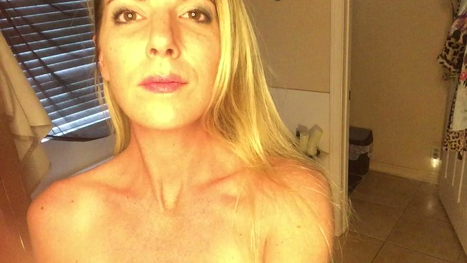 #WaysToMotivateMen #FreetheNipple https://t.co/QL459stdNn<a href="/tag/waystomotivatemen"class="tags">#WaysToMotivateMen</a><a href="/tag/freethenipple"class="tags">#FreetheNipple</a>