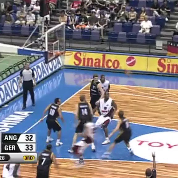 Olimpio Cipriano comes up with a monster rejection at the 2006 #FIBAWC for Angola ๐ฆ๐ด! โ๏ธ
#MemoryMonday