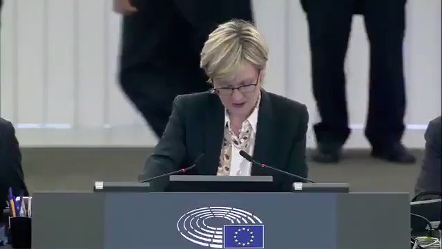 Absolutely fantastic by @MollyMEP 💚💚💚Brexit Party MEP: What is your empirical evidence that there will be a cliff edge after the transition? You don’t even have a degree in economics.Molly: I was and remain an economics professor.#Brexit