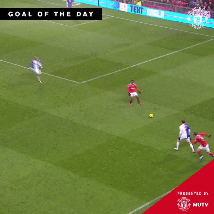 Happy birthday to Dimitar Berbatov! The perfect time to bring this goal back. Started and finished by Berba 