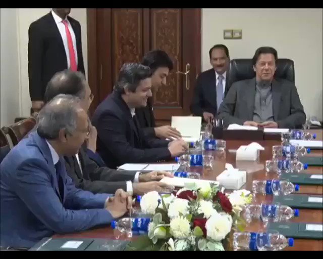 Govt of Pakistan (@pid_gov) on Twitter photo 2019-11-27 15:09:01 وزیراعظم عمران خان کی زیر صدارت حکومتی معاشی ٹیم کا اجلاس۔ اجلاس میں بیرون ملک مقیم پاکستانیوں کی جانب سے قانونی طریقوں سے ملک میں ترسیلات زر بھیجنے کے حوالے سے حکومت کی جانب سے مجوزہ مراعاتی پیکج وزیرِاعظم کو پیش کر دیا گیا۔ وزیراعظم عمران خان کی زیر صدارت حکومتی معاشی ٹیم کا اجلاس۔ اجلاس میں بیرون ملک مقیم پاکستانیوں کی جانب سے قانونی طریقوں سے ملک میں ترسیلات زر بھیجنے کے حوالے سے حکومت کی جانب سے مجوزہ مراعاتی پیکج وزیرِاعظم کو پیش کر دیا گیا۔