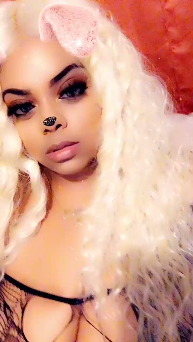 Omg I think I need another blonde wig yes 👍 or nah 👎🏻  RTf#onlyfans #fancetro #golddigger #walletdraining