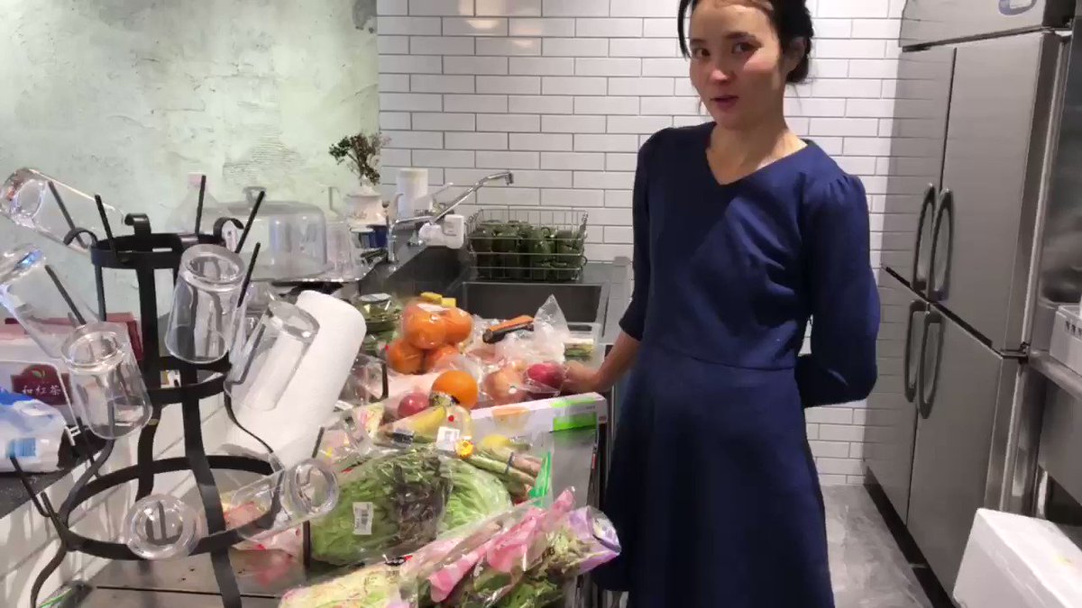 Девушка из Киргизии открыла кафе в Японии: просит советы в Twitter и радуется первым посетителям