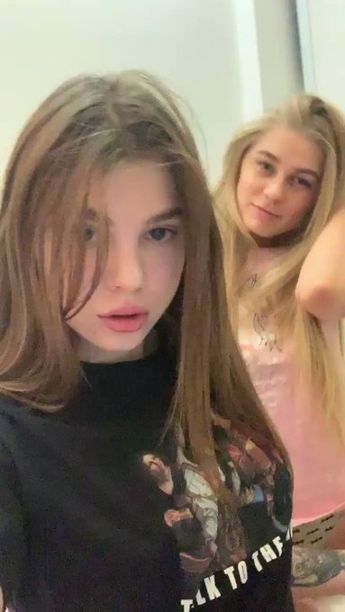 Girl girl show again on @chaturbate  join my room anibutler gooooooooo play https://t.co/rWTh4JhVhj