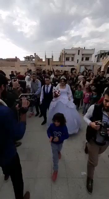 First wedding party at a shelter/school in #Hassakeh by #Syrian #Kurdish refugee couple from my hometown #serekaniye/#Rasulain which was occupied by Turkish army and their Syrian proxies last month. #KurdsResist
#KurdsBetrayedByTrump #SDF #YPG #Rojava #TurkishInvasion