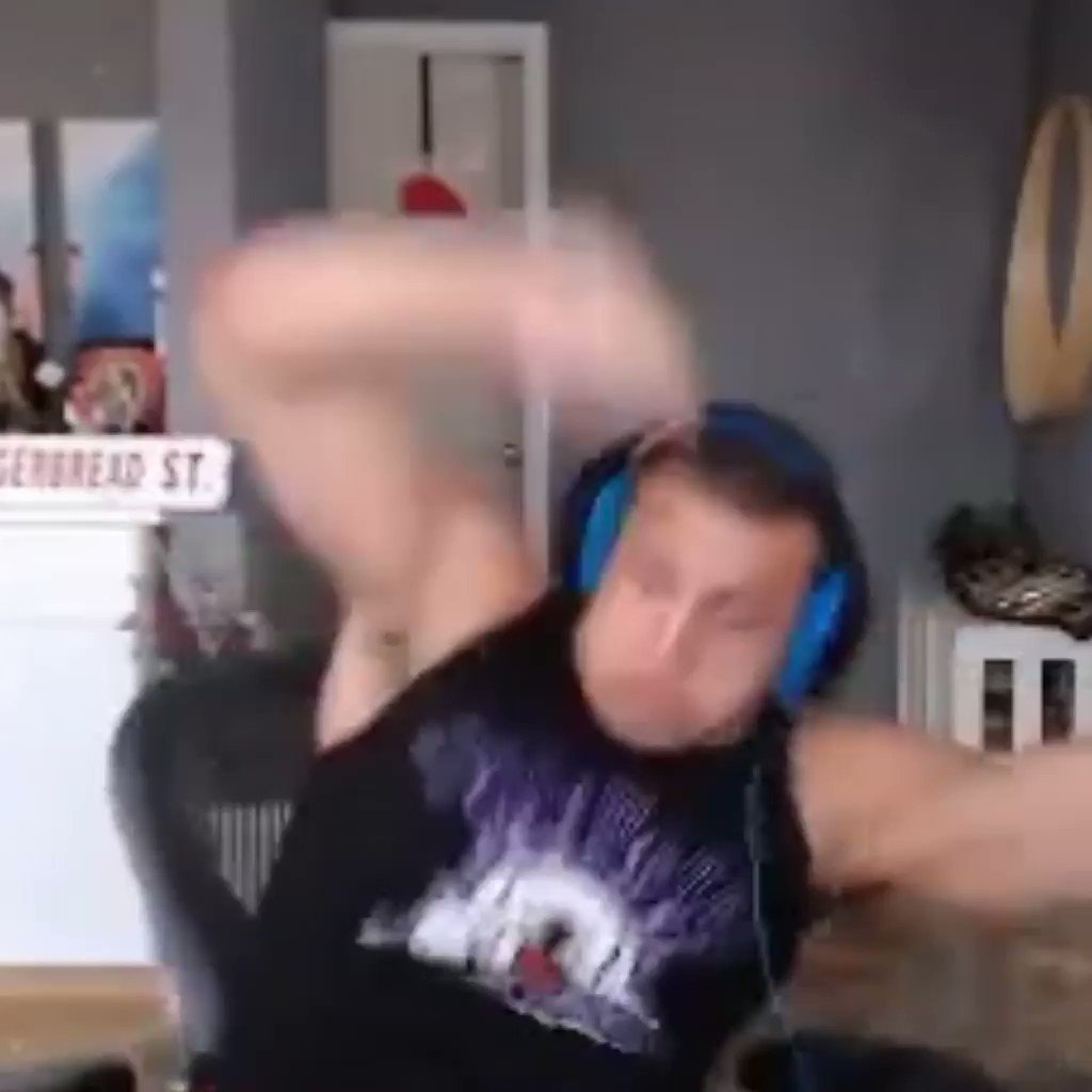 Twitch (@Twitch) on Twitter photo 2019-12-01 23:01:29 Trotting into December like... Trotting into December like...