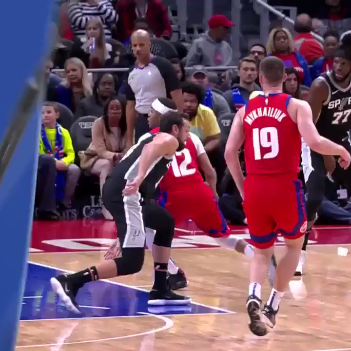 👏 @sekou_doums scores his first career points for the @DetroitPistons! #NBARooks #DetroitBasketball
