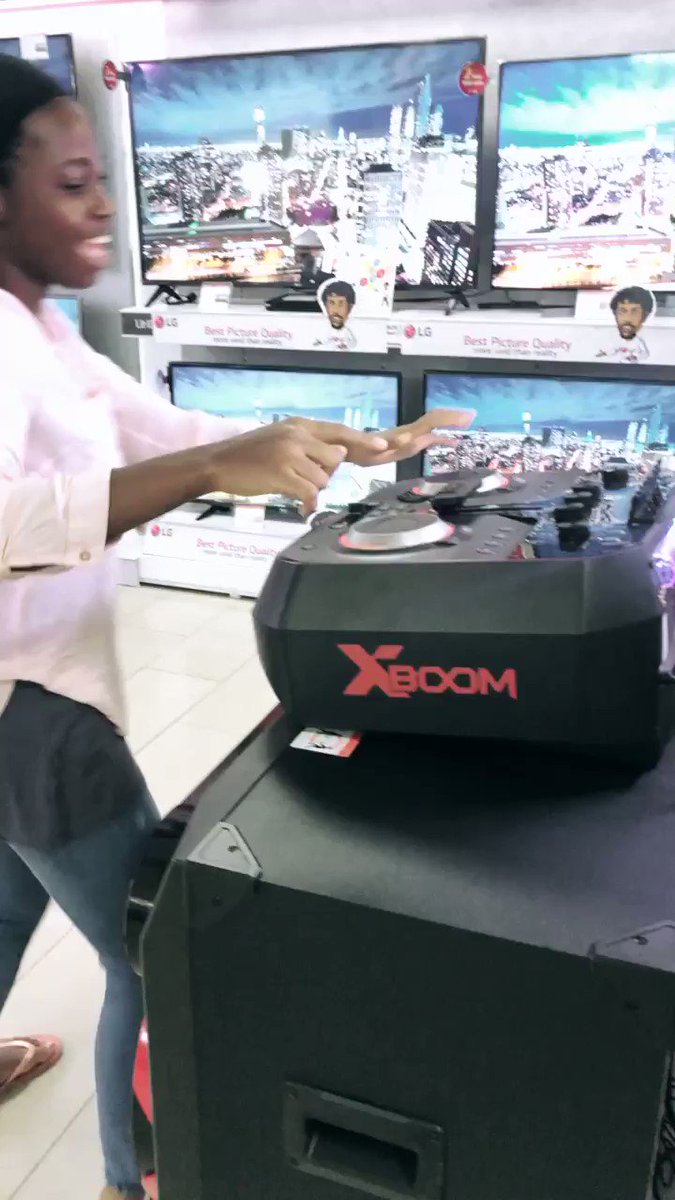 RT _Taaooma: I’m doing DJ please comman hire me 🙏😩 10