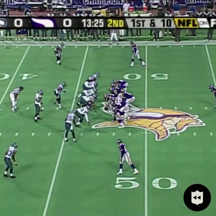With @RandyMoss split out wide, let it fly Daunte Culpepper! #SKOL (Dec. 7, 2003)
#MINvsSEA: Tonight at 8:15pm ET on ESPN