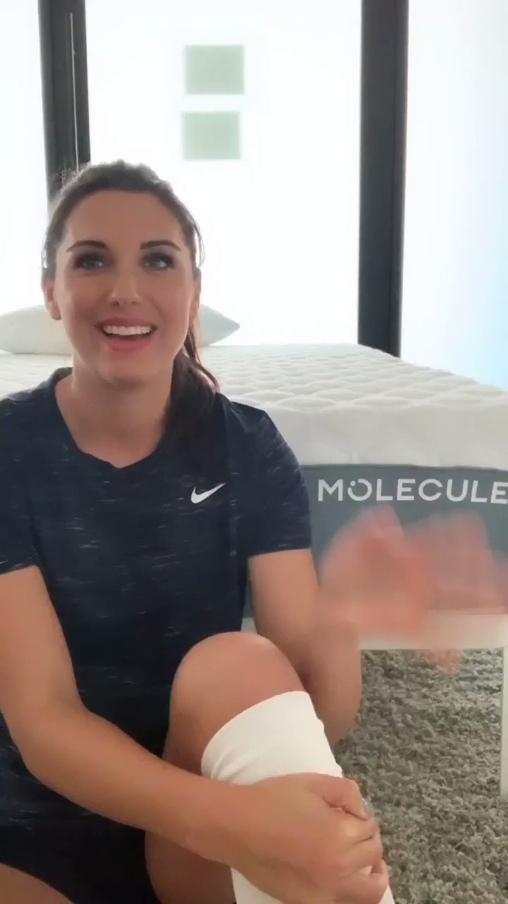 Alex morgan foot best sale