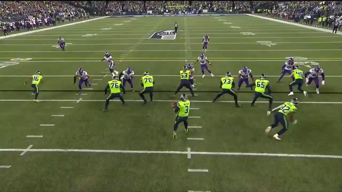 One of the craziest pick-six INTs EVER π±
(via @thecheckdown) https://t.co/7pGXufmPNu