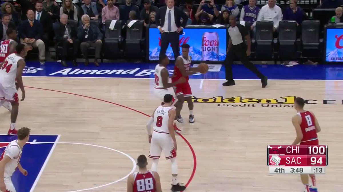 🚨 Buddy Hield cuts it to 4! 🚨
#SacramentoProud 96
#BullsNation 100
3:39 remaining on @NBATV. https://t.co/zZ7wZWRs2H