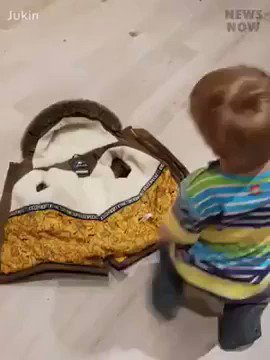 最後の笑顔もすごくキュート！子供でも一人で上着を簡単に羽織る方法！