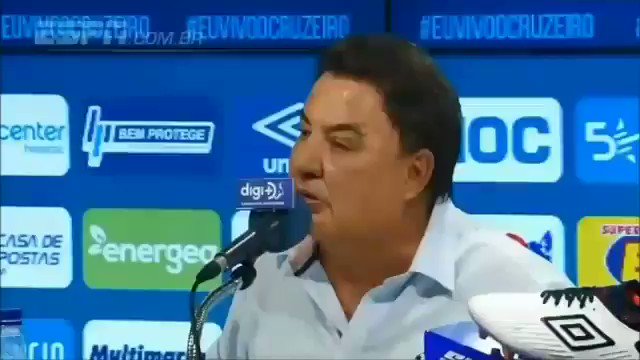 O cara é o diretor mais próximo dos jogadores do Cruzeiro. Ótimo motivador.
