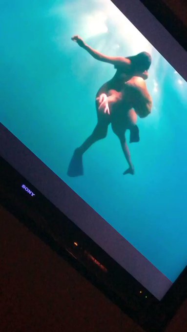 #superhot model @xxxRiley & #kellybrooke in Piranha 3D the movie w/ #adamscott #jerryoconnell !! https://t