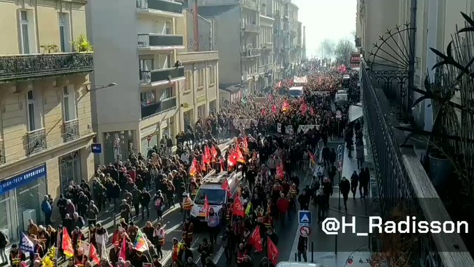 5 décembre à Bordeaux : 53 000 manifestants  RHDoP5dI0gCI_R5Y?format=jpg&name=small