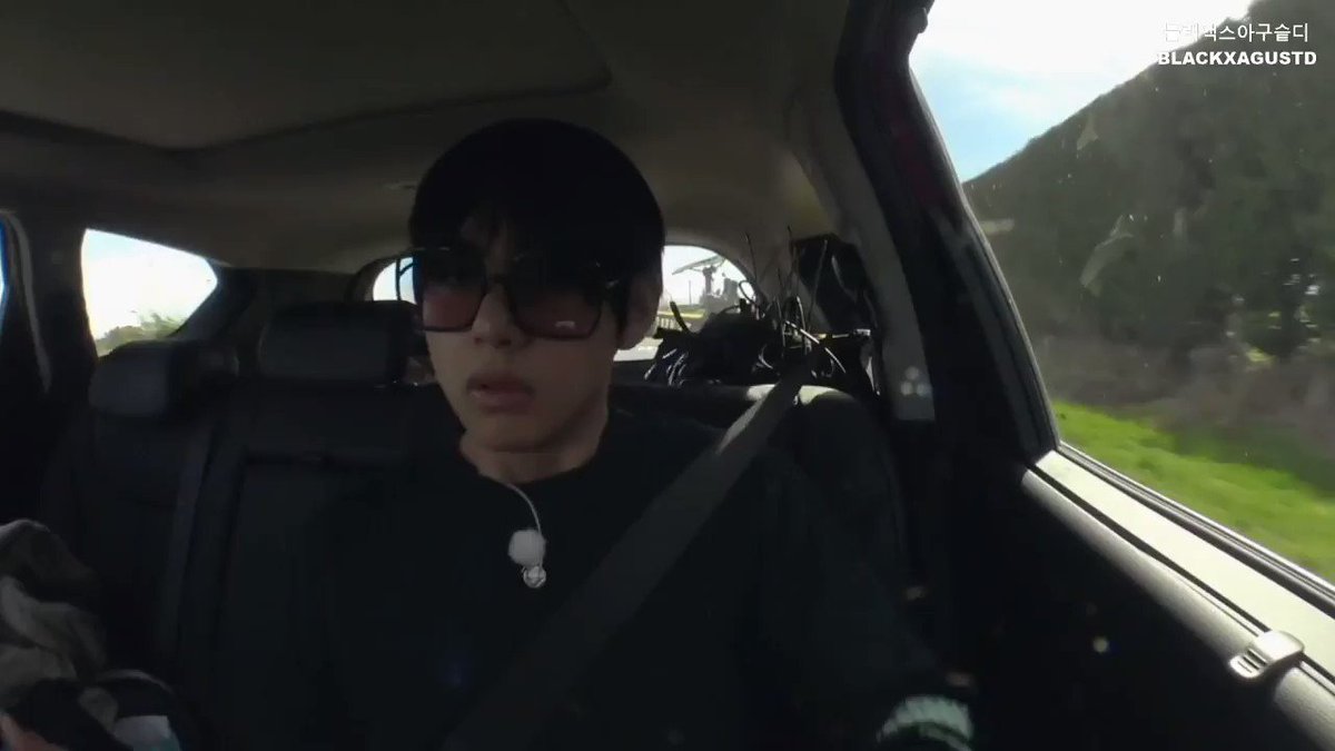 JAJAJAJAJAAJAJAJAJA Taehyung re sacado bailando y Yoongi cantando es la representación perfecta del fandom ysi @bts_twt