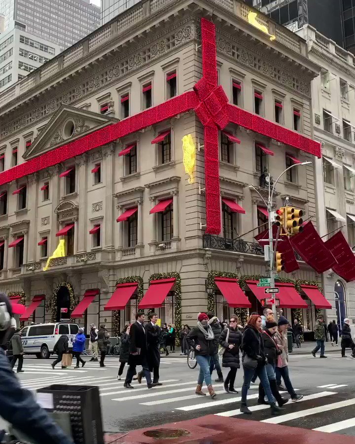 Roma Downey (@RealRomaDowney) on Twitter photo 2019-12-05 21:51:09 Christmas decorations NYC style !! Look how beautiful this is 🎁 #nyc #christmasdecorations Christmas decorations NYC style !! Look how beautiful this is 🎁 #nyc #christmasdecorations