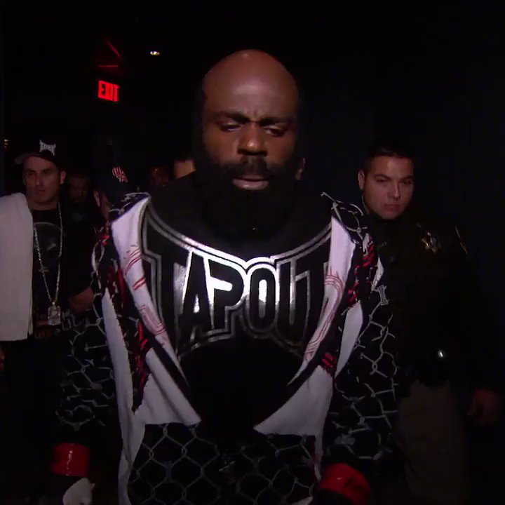 Corría el 2009 cuando un día como hoy el legendario Kimbo Slice se ponía los guantes del UFC para pelear en el Octágono 👊
Mira más combates como este en @UFCFightPass http://bit.ly/34Wo1hJ