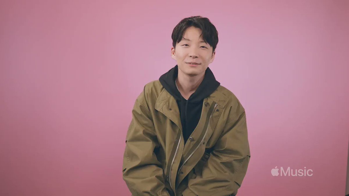 星野源の私服 Pop Virus World Tour In 上海のワンシーンです ダメージ感のあるグレーのブルゾンに黒のパンツを合わせています 芸能人の私服 衣装まとめ Woomy 星野源の私服 Pop Virus World Tour In 上海のワンシーンです ダメージ感のあるグレーのブルゾンに黒のパンツを合わせています 芸能人の私服 衣装まとめ Woomy