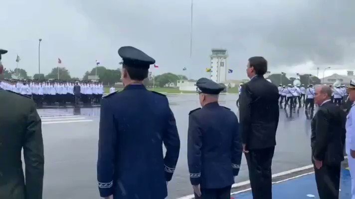 Jair M. Bolsonaro (@jairbolsonaro) on Twitter photo 2019-12-06 20:11:46 A CHUVA NASCEU PARA TODOS. - Academia da Força Aérea, Pirassununga/SP. A CHUVA NASCEU PARA TODOS. - Academia da Força Aérea, Pirassununga/SP.
