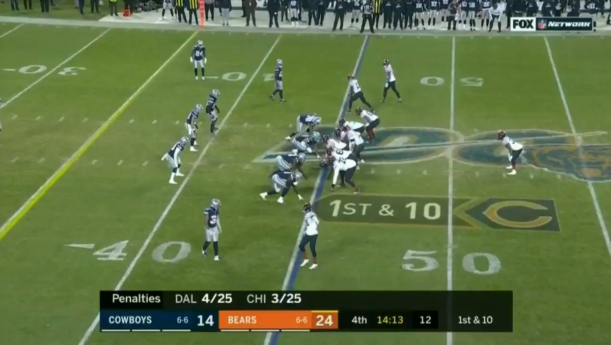 2. This throw by Trubisky to Robinson is straight ridiculous. Falling away to his left. Pressure closing in. The receiver is between two defenders with two more in close proximity.
Ball has to be perfect. Hits him right in the numbers. That is called a "special" throw.
#Bears