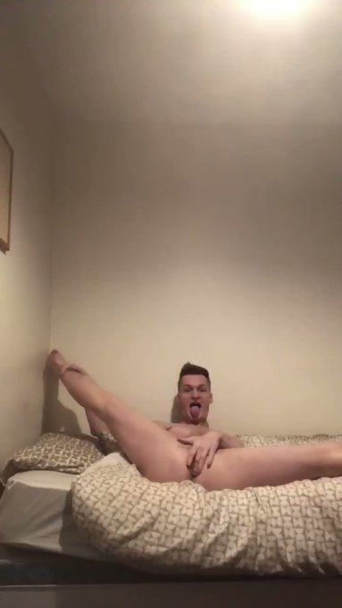 Videos available ?? dm me you sexy people https://t.co/pS1RzpmJnE