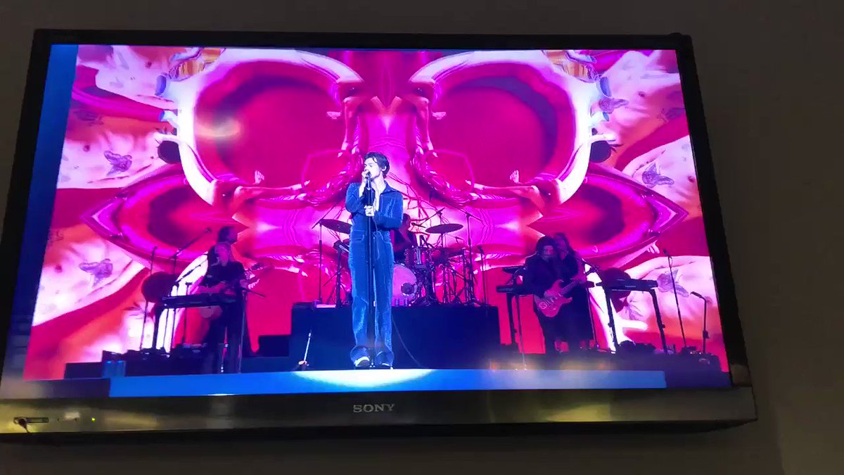 Lucy Jones (@thisislucy) on Twitter photo 2019-12-07 21:54:10 Look at the dancing! 🕺 #WatermelonSugar 🍉 @Harry_Styles #CapitalJBB #HarryStyles Look at the dancing! 🕺 #WatermelonSugar 🍉 @Harry_Styles #CapitalJBB #HarryStyles