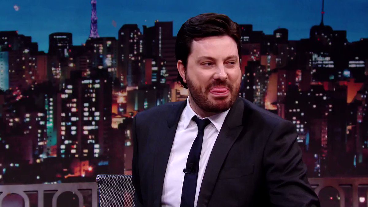 Fica aí sentadinho no sofá que o Vale A Pena Ver The Noite começa daqui a pouco! Sábado também é dia!! #thenoitecomdanilogentili