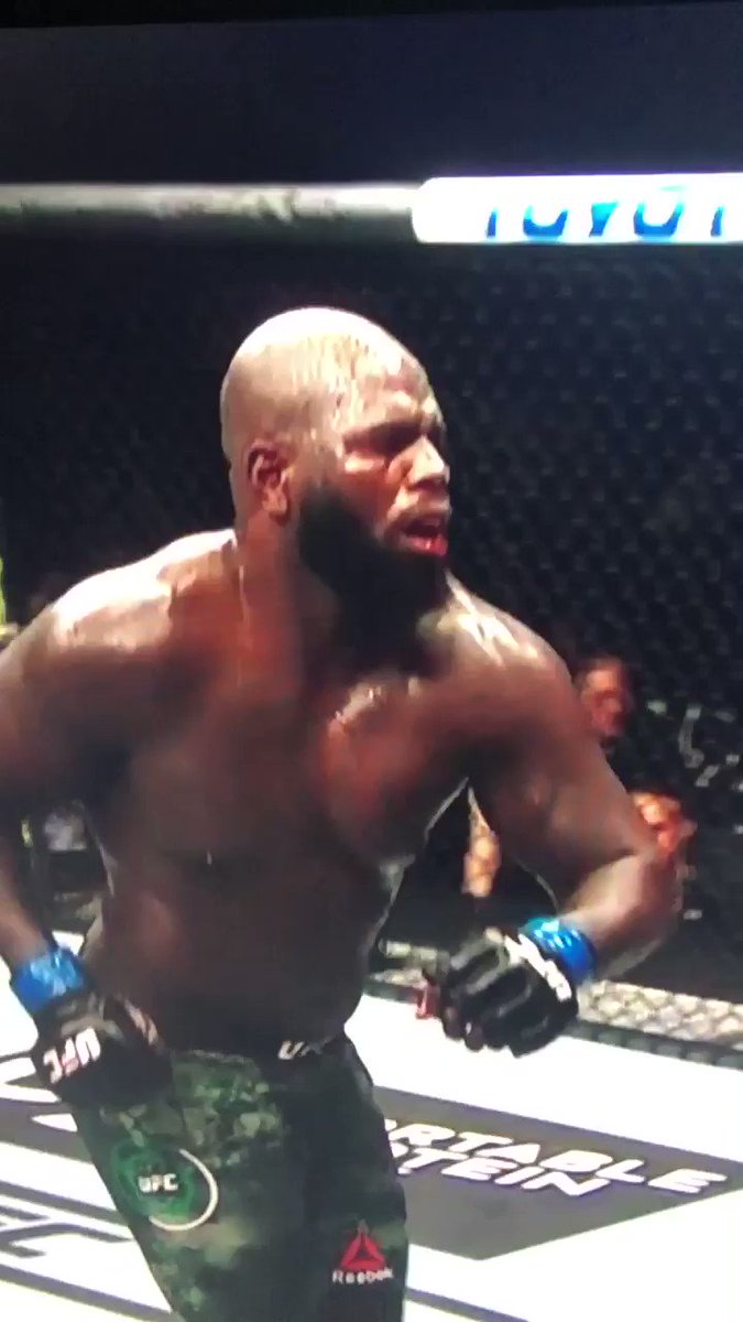 @BarstoolsTweets's photo on Overeem