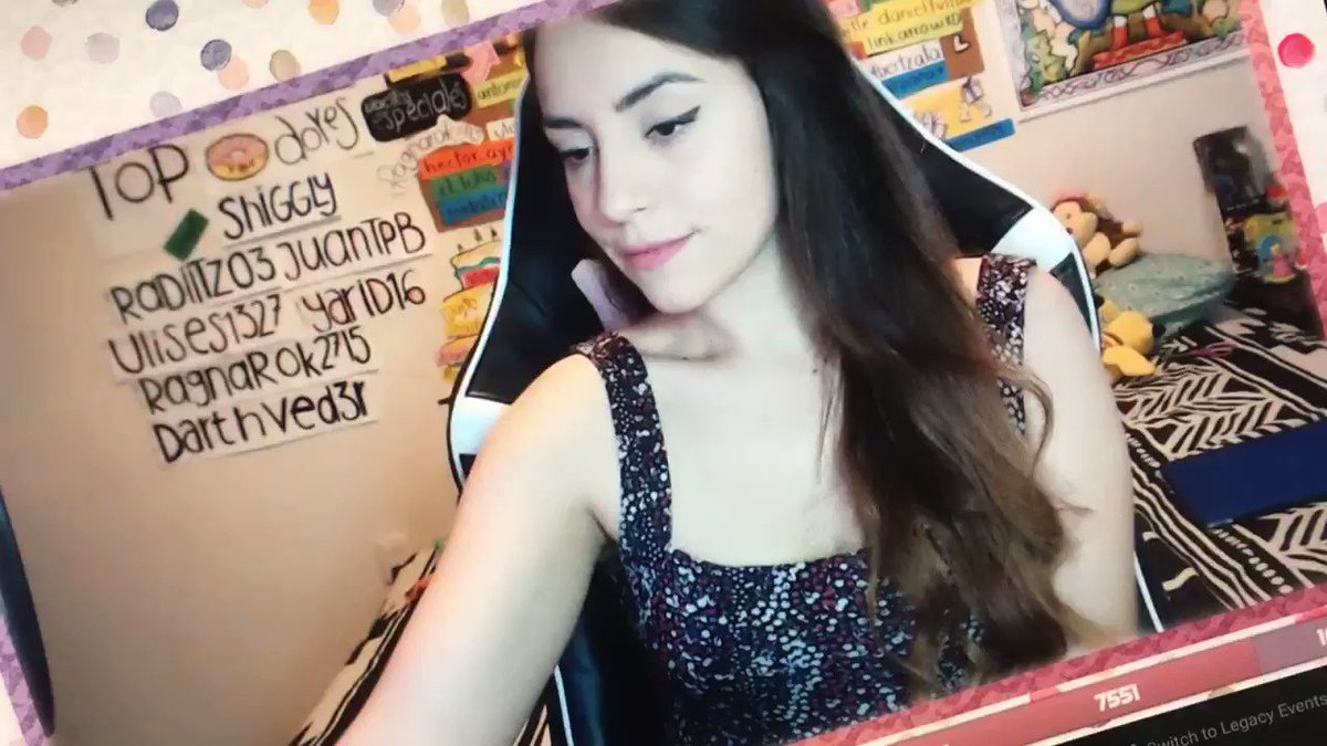 Hola chicos!! Ya voy a comenzar mi stream! Hoy juego un torneo femenil de fortnite a las 3 pm, vengan a apoyarme 💓💓http://Twitch.tv/renrize